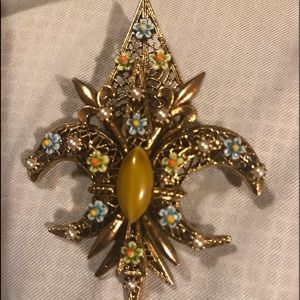 Vintage Heraldic Green Fleur de Lis Lily Brooch